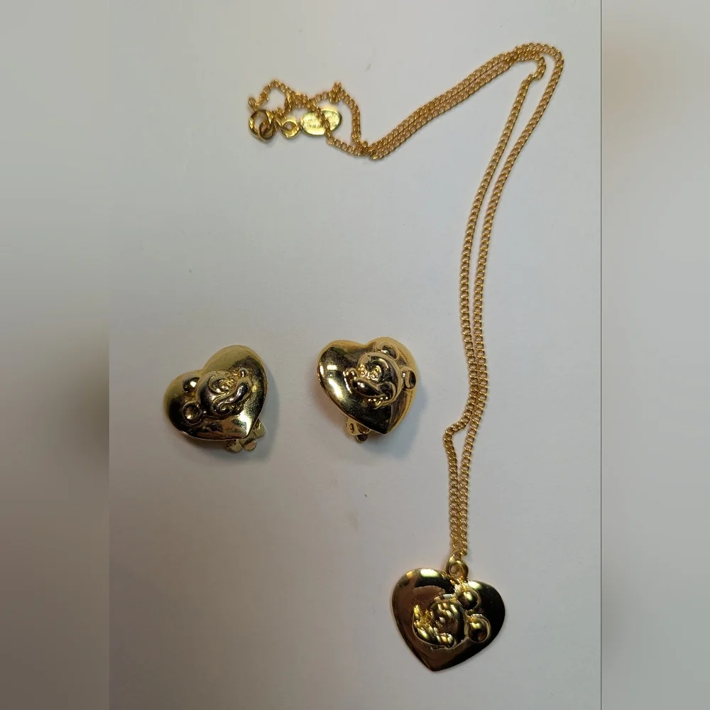 Wendy Gell Disney gold pendant with matching earrings Mickey relief in heart. - Picture 3 of 3